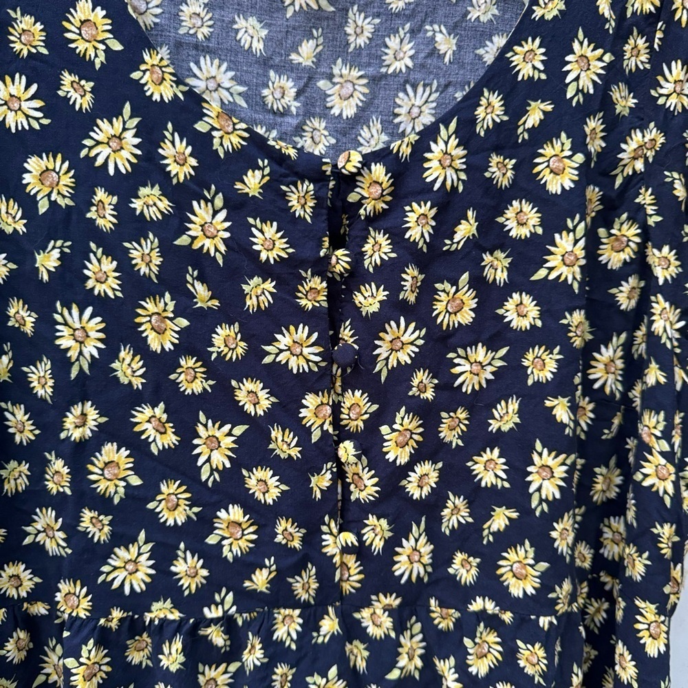 Passport Sunflower Dress 🌻 - Picture 5 of 6